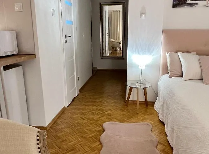 Louis & Elza Old Town Romantic *