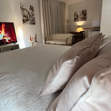 Louis & Elza Old Town Romantic 아파트