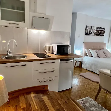 Louis & Elza Old Town Romantic 아파트