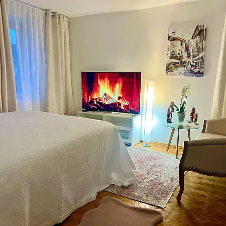 Louis & Elza Old Town Romantic