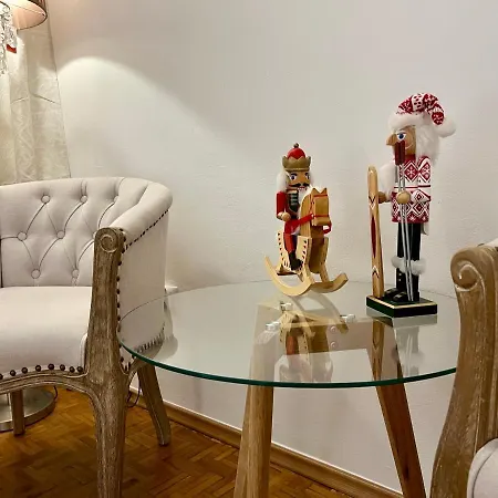 Louis & Elza Old Town Romantic 아파트