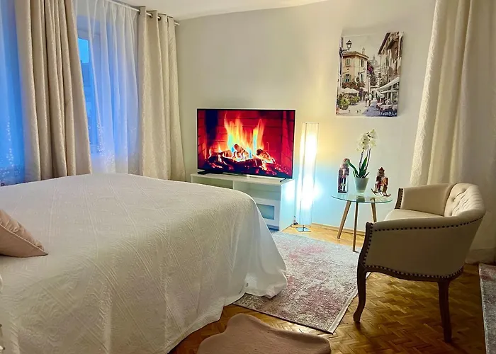 Louis & Elza Old Town Romantic