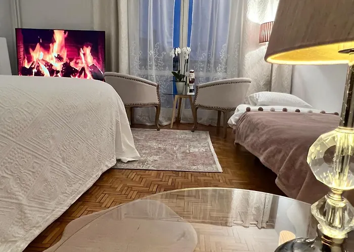 Louis & Elza Old Town Romantic *